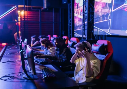 how esports tournaments work in professional gaming events