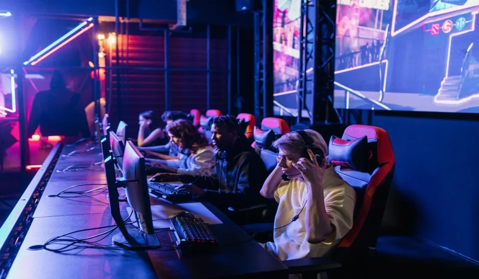 how esports tournaments work in professional gaming events