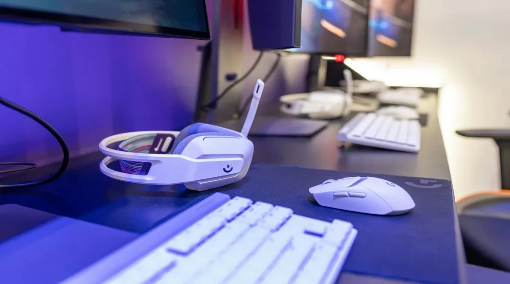 gaming setup mistakes with limited mouse space affecting performance