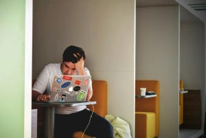 overthinking is a gaming tips mistake affecting performance
