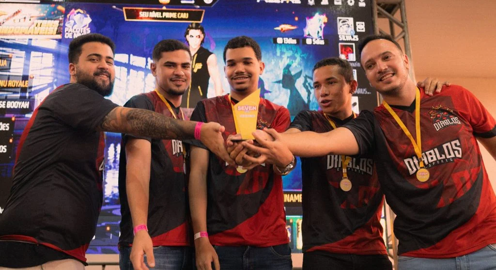 Learning from mistakes improves esports performance