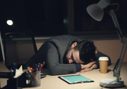 Mental exhaustion after gaming session burnout feeling