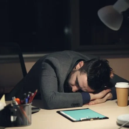 Mental exhaustion after gaming session burnout feeling