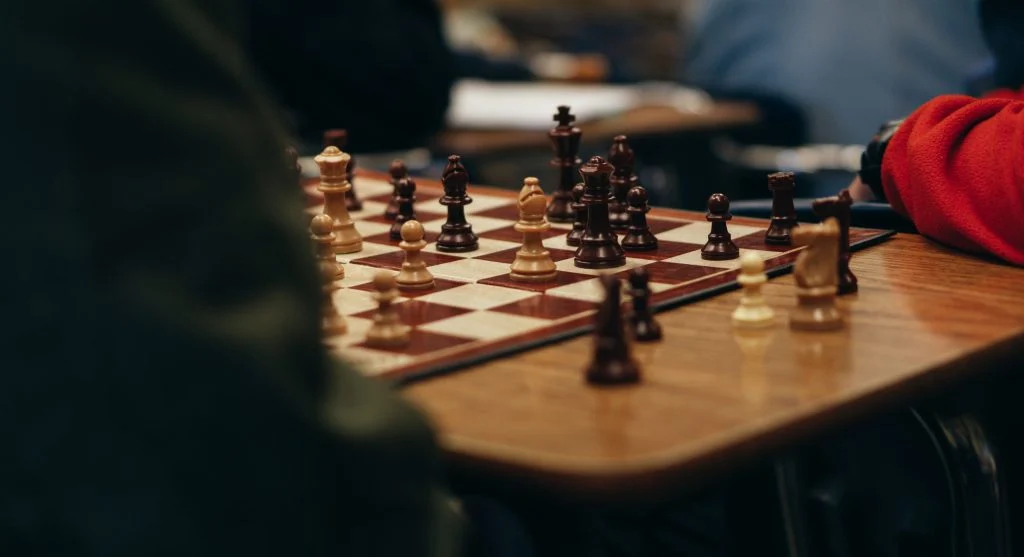 Consistent strategy improves decision making in games