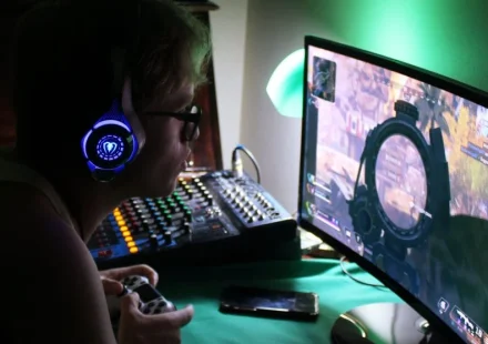 Improve tracking skills in games for better aiming performance