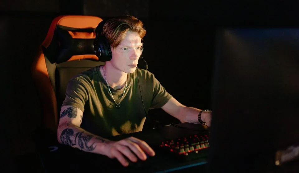 Getting outplayed by worse players in games