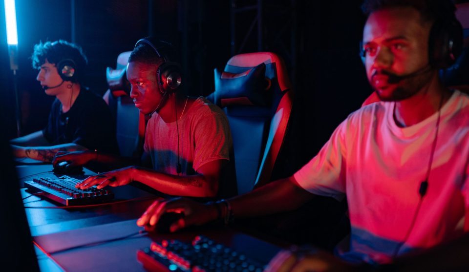Casual vs competitive gaming mindset comparison